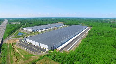 Automatically place the focus of the camera at the center of the bounding box of the scene at each frame if specified. Cranbury Logistics Center | Langan
