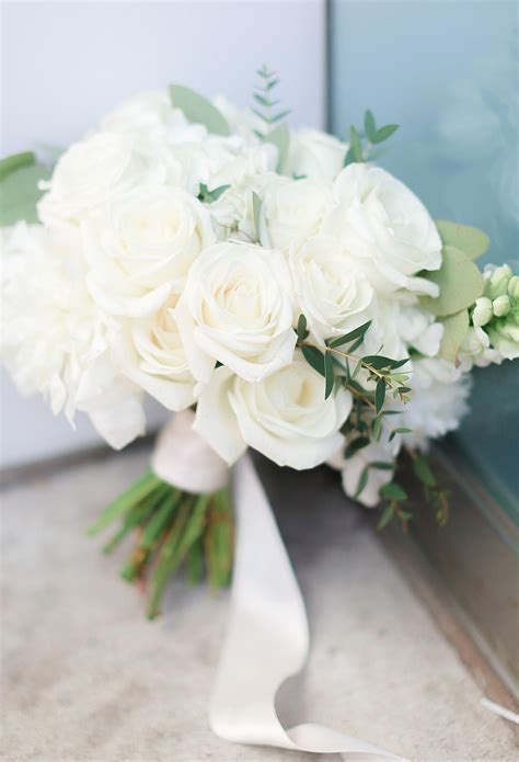 Wedding Bouquets Simple And Whiteivory Amnesia Roses Wedding