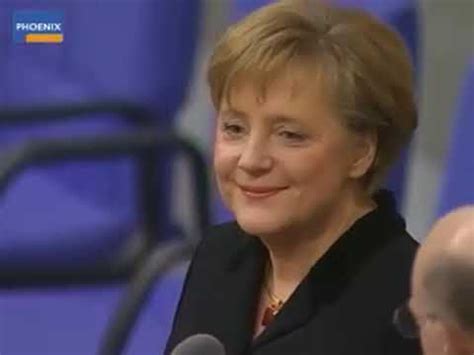 Einblicke in die arbeit der kanzlerin durch das objektiv der offiziellen fotografen. Vereidigung der Bundeskanzlerin Angela Merkel im Bundestag am 22.11.2005 - YouTube