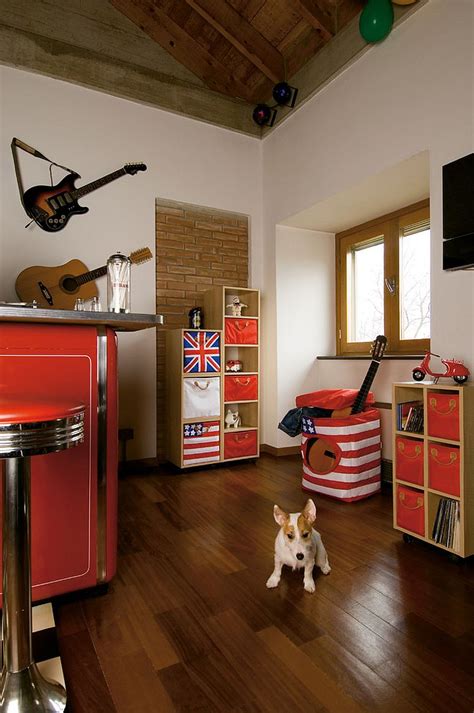 Trade union banners in traditional design. 15 Stylish Ways to Add the Union Jack to the Kids Room!