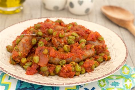 In una casseruola riscaldare la panna da rimestate bene per amalgamare la pasta con il condimento e livellate con una spatola. Salsiccia e piselli al sugo ricetta veloce e deliziosa