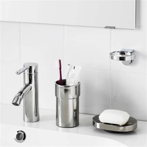 Håndklær, badematter og tilbehør til badet. https://www.ikea.com/no/no/p/kalkgrund-sapepumpeholder ...