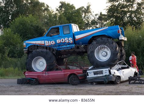 Image Big Boss Monster Truck Crushing Cars B3655n Monster