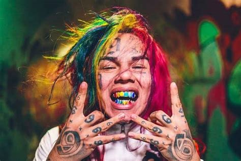 American Rapper Tekashi Beaten Up In A Florida Gym For Snitching