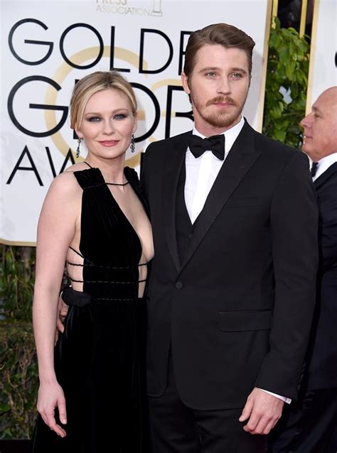 If you're looking for her husband, she hasn't. Kirsten Dunst and Garrett Hedlund break up after four ...