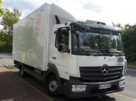 Here comes the mercedes benz atego 818 with box body in the ls 17! Mercedes Benz Atego 818 - Bildersammlung von Christof Rezbach