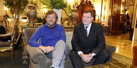 Yakkakurash jangchisi mahmud murodov mutlaq jangchilik chempionatidagi debyut jangidan so'ng jurnalistlar bilan suhbatda. Bosnian Serb Leader Wants Emir Kusturica as Adviser ...