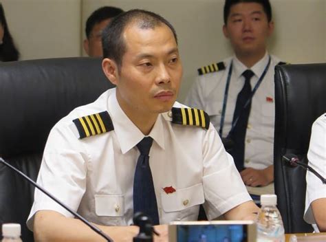 If this is your first visit, be sure to check out the faq. Heroic Chinese pilot who landed plane with shattered windscreen awarded $1 million - Welcome Qatar