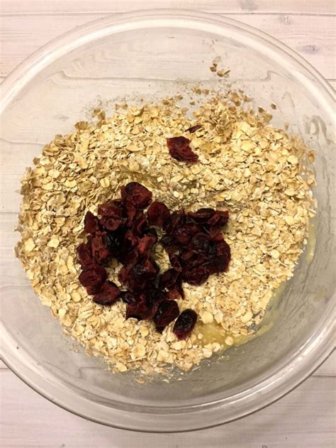 These snack bites have just three ingredients—oats, banana, and raisins—and after a quick trip in the oven, they make a chewy, soft, tasty snack bite that is perfect for mornings when you need a quick breakfast or afternoons when you are craving something sweet! Healthy 3-Ingredient Banana Oatmeal Cookies Recipe ...
