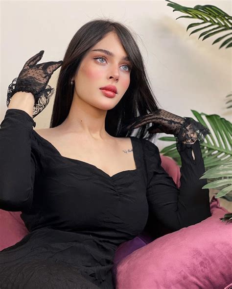 mayadasaad on instagram‎ يالجمالك سومري… 🤷🏻‍♀️🍇 ‎ good looking women how to look better