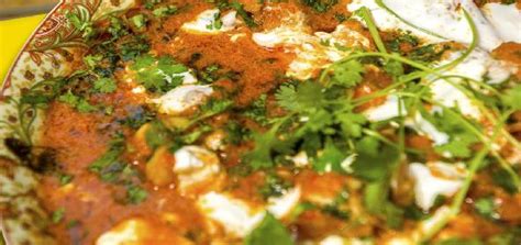 This simple curry chicken recipe is so easy that anyone can make it at home. Desi Chicken Curry | Indian | Non-Vegetarian | Recipe