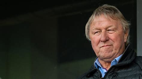 ##fubakup #ganz großes kino #horst hrubesch #der letzte gute mann beim dfb #deutsche akademie für fußballkultur. Hrubesch: Kopfballungeheuer, Menschenfänger - ZDFmediathek