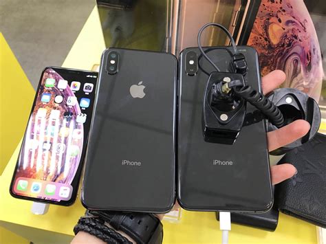 The iphone xs and iphone xs max (stylized and marketed as iphone. Color of Space Grey iPhone XS (right) and X (left) are the ...