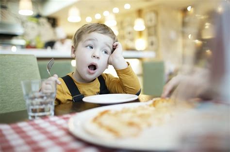 food coma causes and prevention of sleepiness after meal