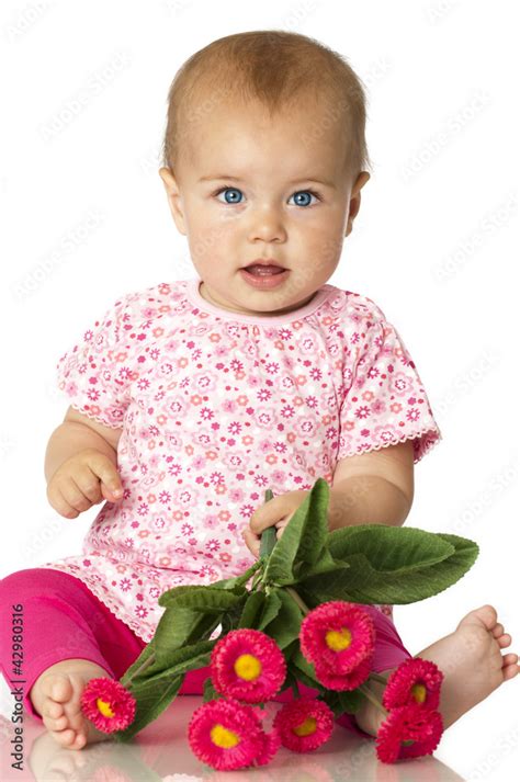 Pretty Baby In Pink Süßes Baby In Rosa Stock Foto Adobe Stock
