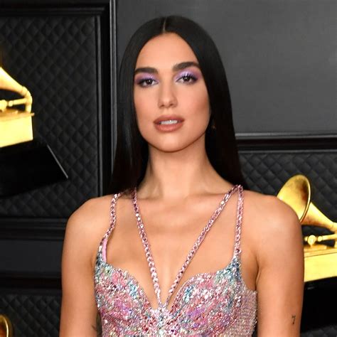 See The Scary Moment Dua Lipa Was Rushed By A Fan In Mexico E Online