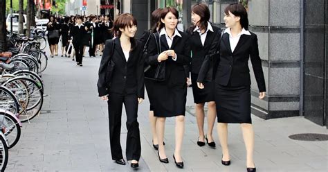 Discover 100 Japan Dress Code