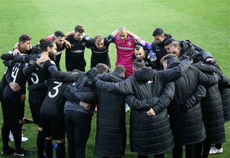 H sportingbet λειτουργεί στην ελλάδα υπό την άδεια της sporting odds limited. Βόλος - ΟΦΗ (Live Text + Chat) - Oficrete.gr - Ανάψαμε ...