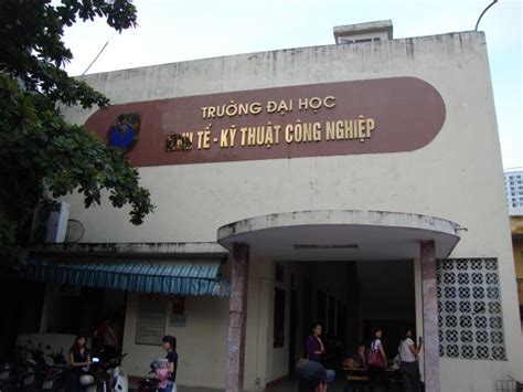 Công nghệ thông tin, kế toán, quản trị kinh doanh, tài chính ngân hàng, ngôn ngữ anh, công nghệ sợi, dệt, công nghệ dệt may,…. Trường Đại học Kinh tế - Kỹ thuật Công nghiệp