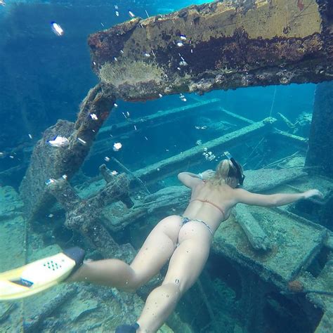 Beautiful Ass Underwater Porn Pic