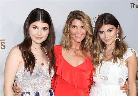Lori Loughlin's Daughter Olivia Jade's Privileged Comments About College Resurface