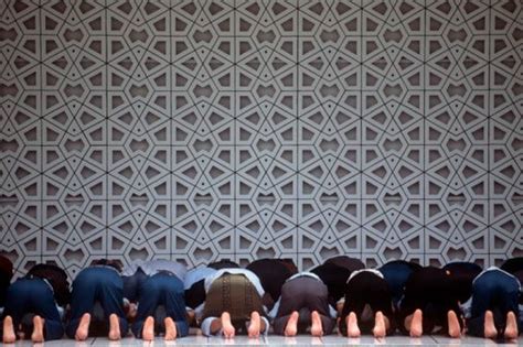 Its also possible to print a beautiful monthly payer timetable for your location! Friday Prayer at the National Mosque, Kuala Lumpur ...