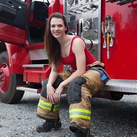 👩🏻‍🚒 American Fire Fighter 👩🏻‍🚒 Girl Firefighter Hot Firefighters Female Firefighter