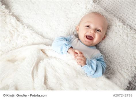 Doch da bin ich vor ein paar tagen auf videos auf youtube gestossen, bei denen babys einfach totlachen, wenn z.b. Ab wann lachen Babys? - Zeitpunkt fürs erste Babylachen