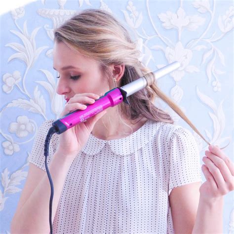 How To Wand 13 Using A Curling Wand How To Curl Your Hair Crimping
