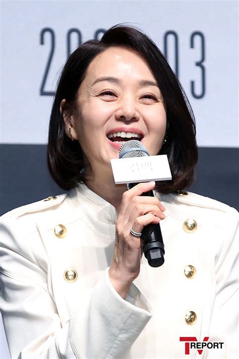 입양가정 조사, 선진국선 정부기관이… 한국선 민간에 떠맡겨. T포토 배종옥 '해맑은 인사'