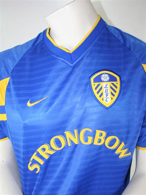 This season at elland road for the first time in our history we will be wearing our new official adidas leeds united 2020/21 home kit. Nike Leeds United jersey 7 Robbie Keane 2001/02 Strongbow ...