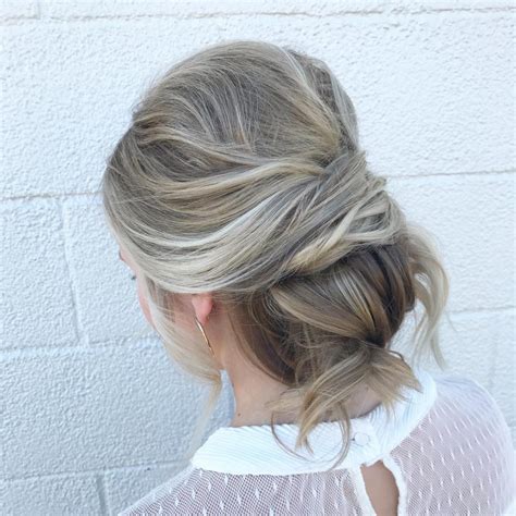 Whether you're looking for something formal or relaxed and casual, there's an updo for everyone. Updos for Long Hair - Cute & Easy Updos for 2021