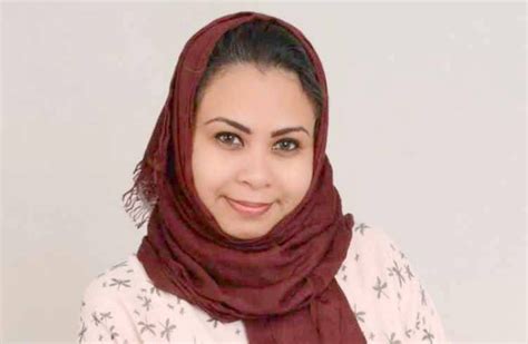 حليمة مظفر تكشف في هذا المقال العاطفي المباغت عن ذائقتها الشعرية الراقية والإنتقائية. من هي حليمة مظفر؟ | ملف الشخصية | من هم؟