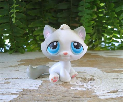 Littlest Pet Shop Lps 53 Gray White Tabby Kitty Cat With Blue Eyes