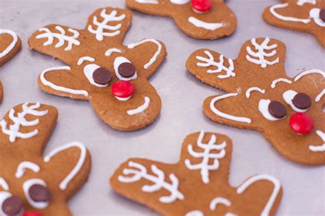 This gingerbread man cookie recipe can be made into different designs, even with the same large gingerbread man cookie cutter. Get Christmassy in the kitchen - HudLets