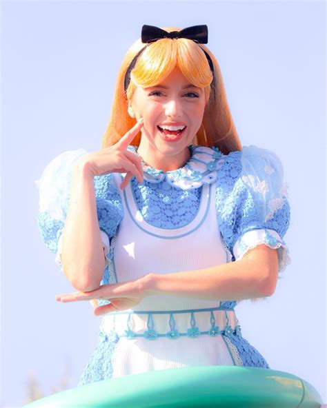 Face Characters Disney Characters Fictional Characters Alice In