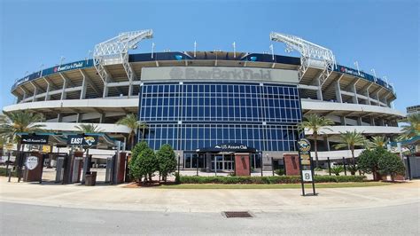 Everbank Signs Come Down As Transition To Tiaa Bank Field Begins Wjct