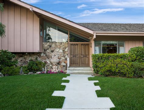 Photos The Brady Bunch House Is For Sale For 1885 Million