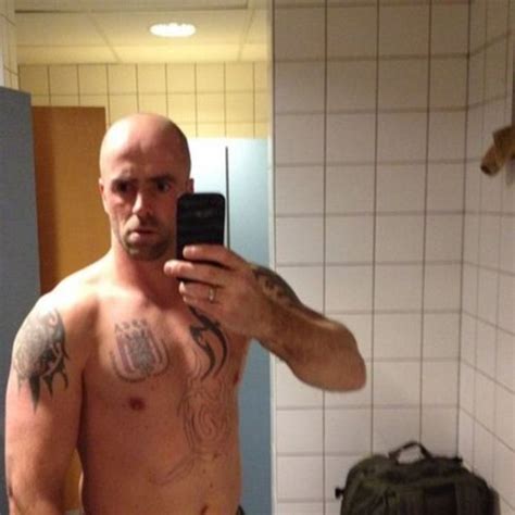 In de zoektocht naar jürgen conings (46) is een zwarte rugzak met jachtmunitie ontdekt vlak bij het nationaal park in de rugzak zaten medicijnen die ook in de wagen van conings zijn teruggevonden. Wie is Jurgen Conings? "Spierbundel met peperkoeken hartje ...