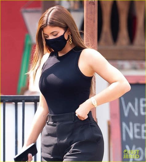 Kylie Jenner Shows Off Her Curves While Out For Lunch Photo 4484851 Kylie Jenner Pictures
