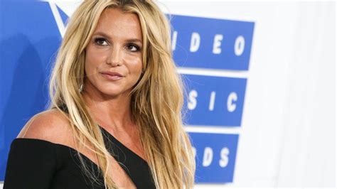 Britney Spears Zeigt Sich Nackt In Der Badewanne Fans Sind In Sorge