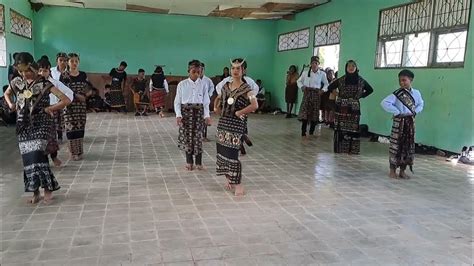 Tarian Kreasi Rote Siswa Siswi Smp Negeri 2 Kupang Barat Kabupaten