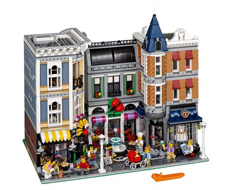 Brickfinder - LEGO Creator Assembly Square (10255) - Everything You ...