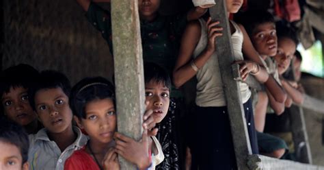 hundreds of rohingya attempt to flee burma violence time