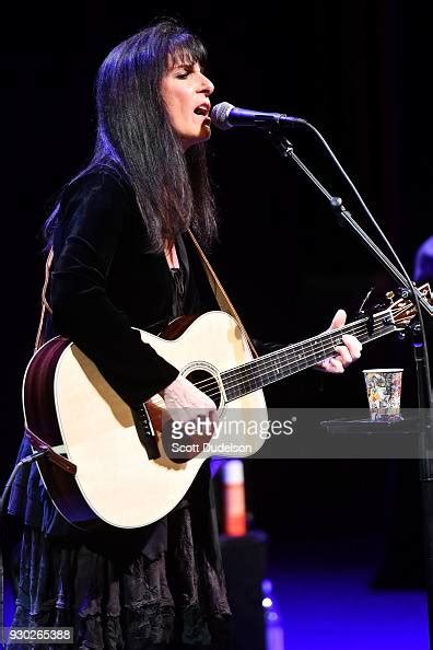 Singer Songwriter Karla Bonoff Performs Onstage At Thousand Oaks News Photo Getty Images