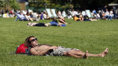 Britain Basks In Glorious Sunshine In Pictures