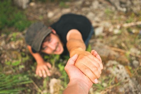 10 Amazing Good Deeds Or Acts Of Kindness You Can Do Today To Make