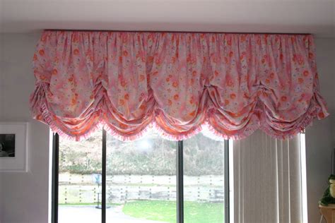 Go Elegant With Balloon Shades Installation For Your Windows
