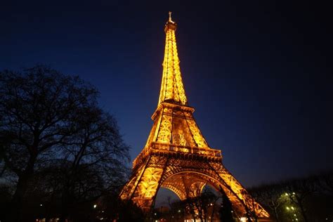 Revista Capital Fotografiar La Torre Eiffel De Noche Puede Ser Un Delito