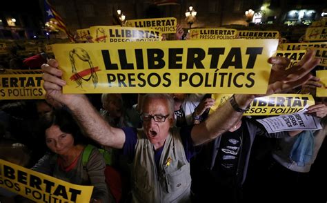 Espanha Solta Seis Separatistas Catal Es Mas Mant M Dois Ex Membros Do